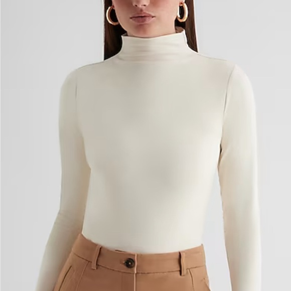 Body Contour Crew Neck Bodysuit - Picture 4 of 4